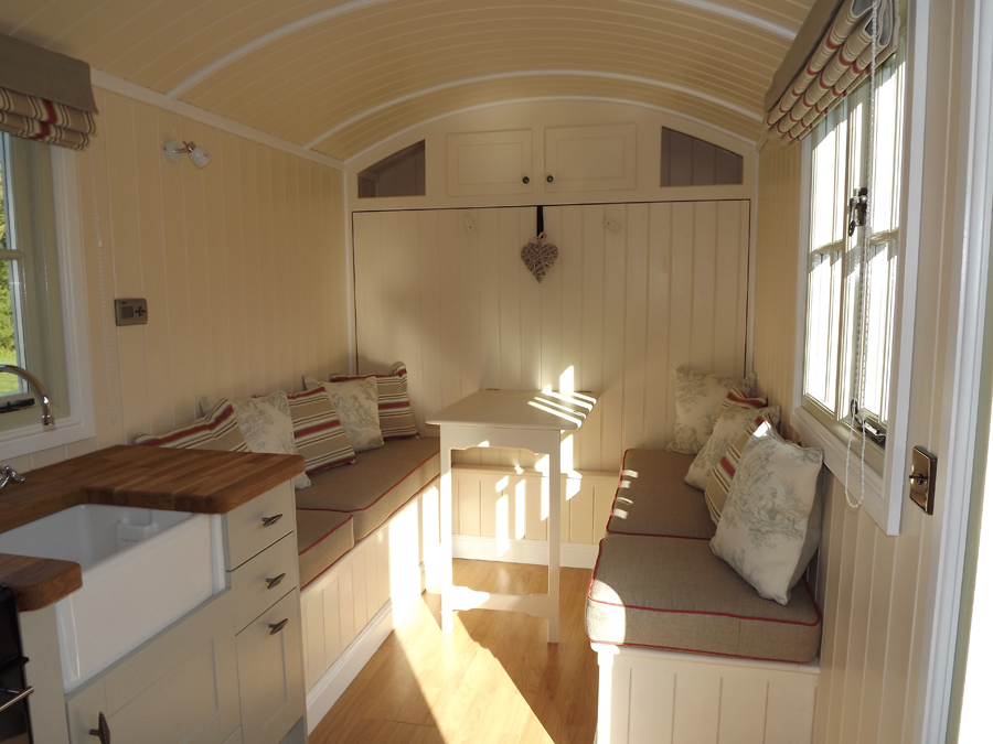 The Wall Bed Hut Riverside Shepherd Huts