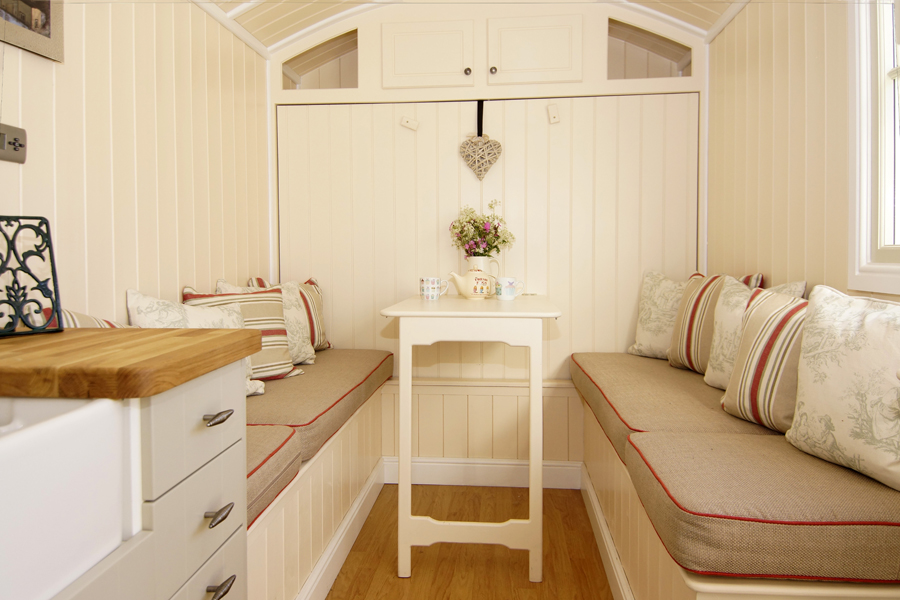 The Wall Bed Hut Riverside Shepherd Huts